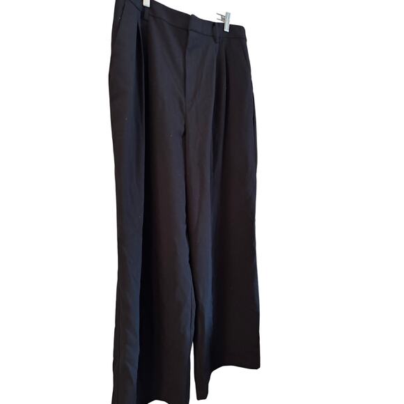 LOFT Versa Crepe Drape Pleated Relaxed Straight Pants Black Pockets Size 14 - Picture 4 of 6